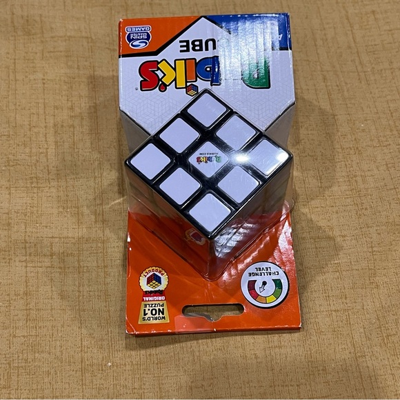 New The Original Classic Spin Master 3x3 RUBIK’S CUBE - Picture 3 of 6